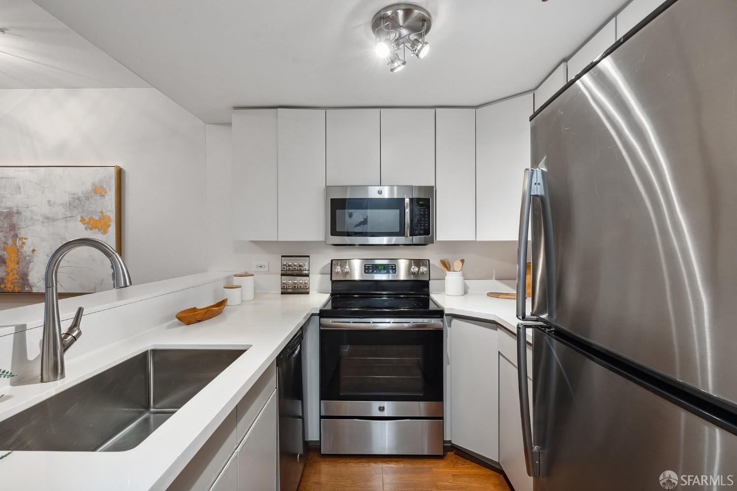 Photo #12: 423921198 Listing 