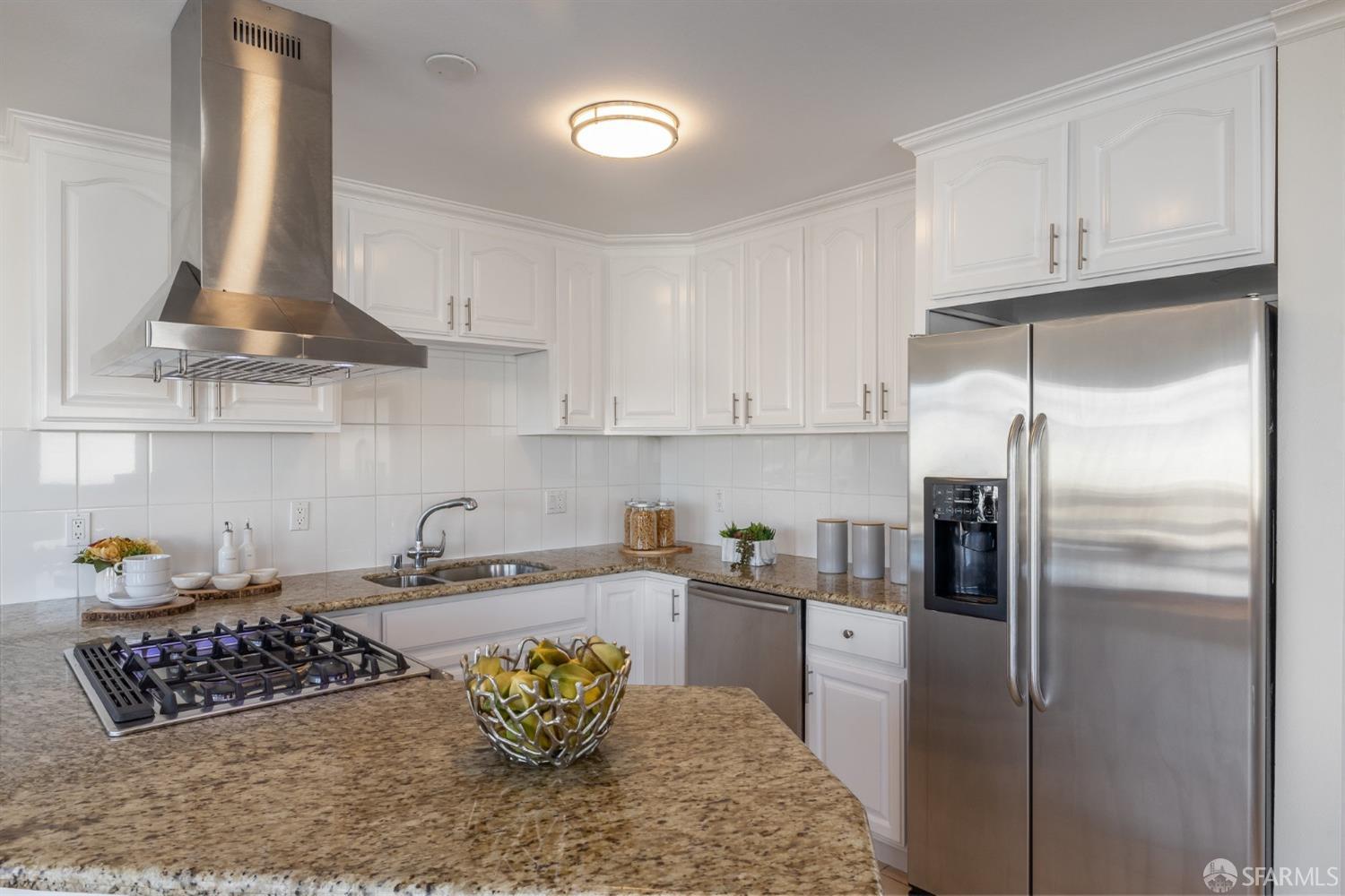 Photo #18: 423922390 Listing 