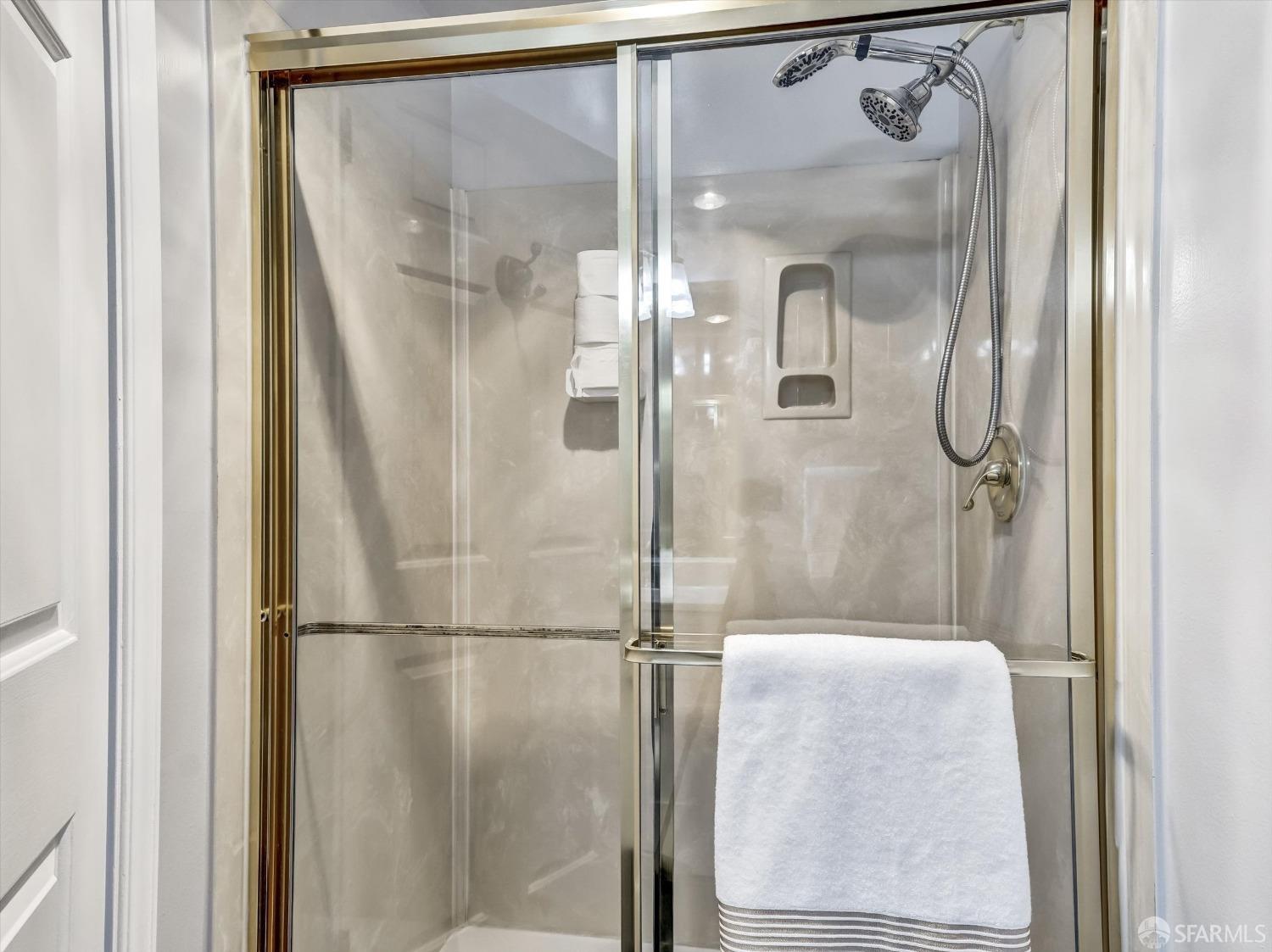Photo #21: 423917847 Listing 