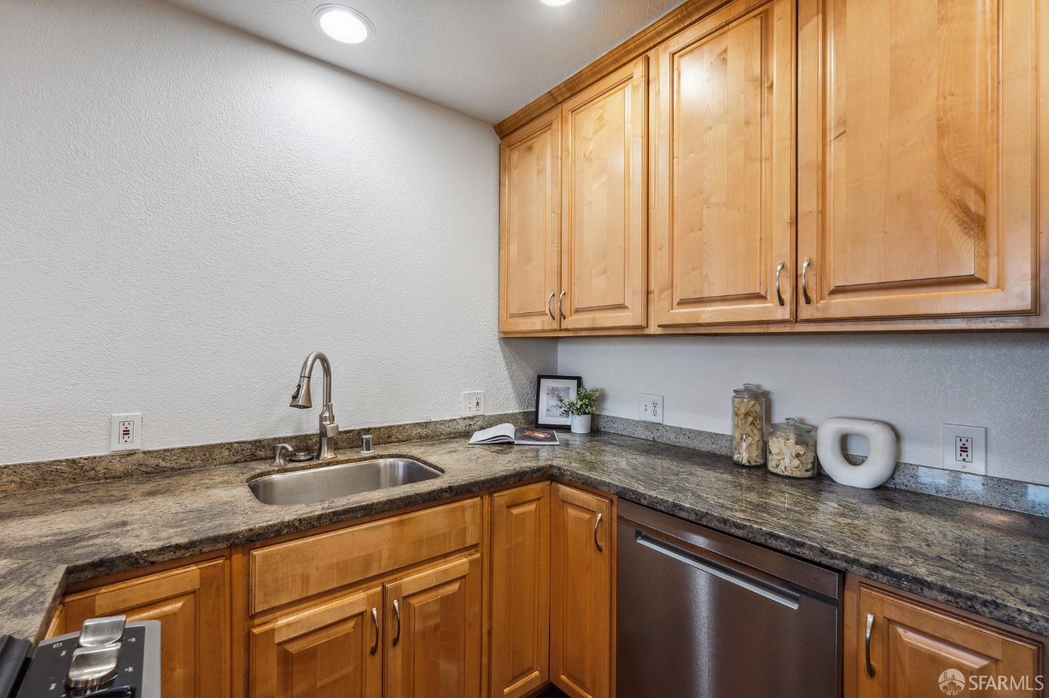 Photo #15: 423922265 Listing 