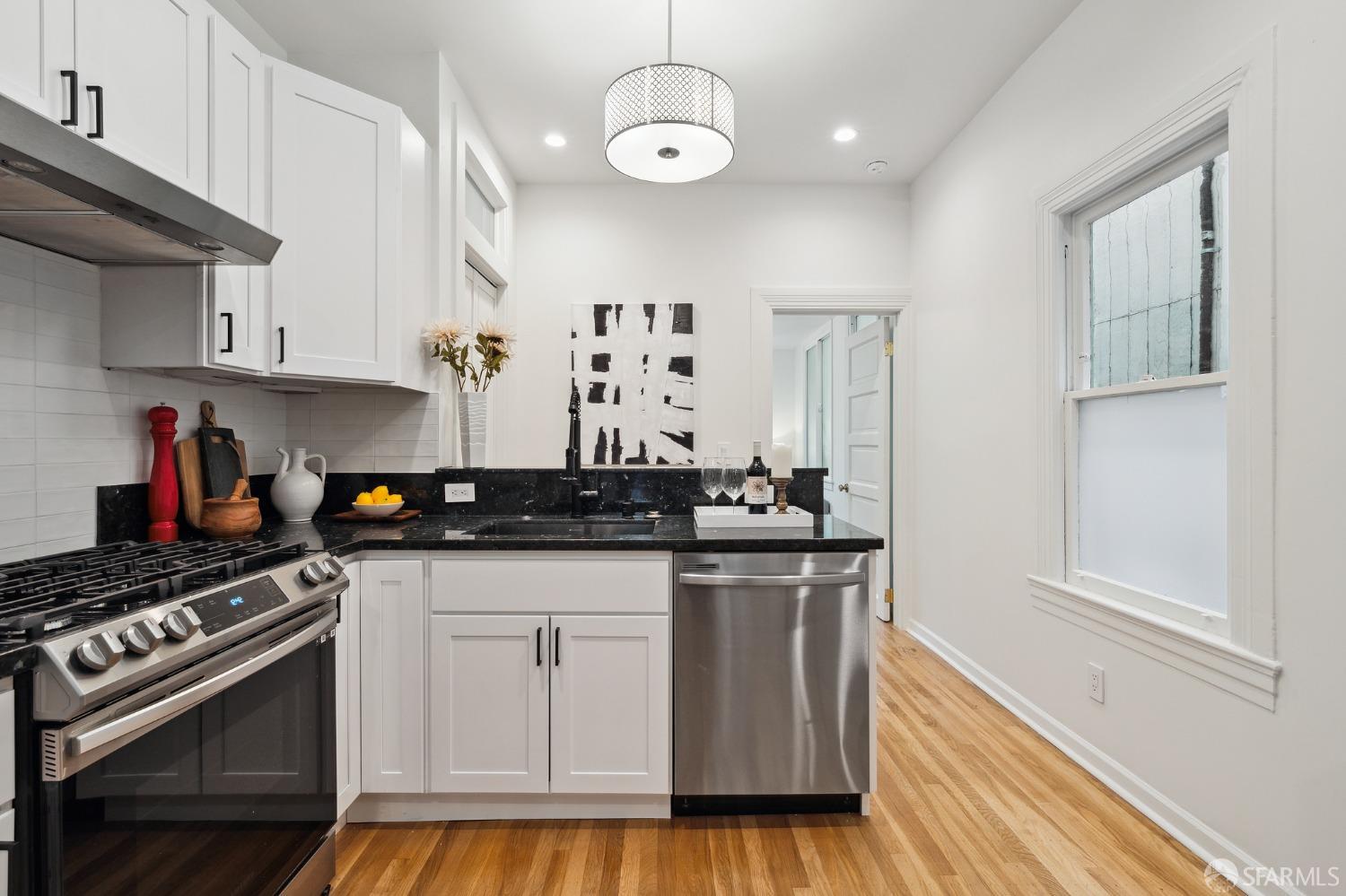 Photo #12: 423922484 Listing 