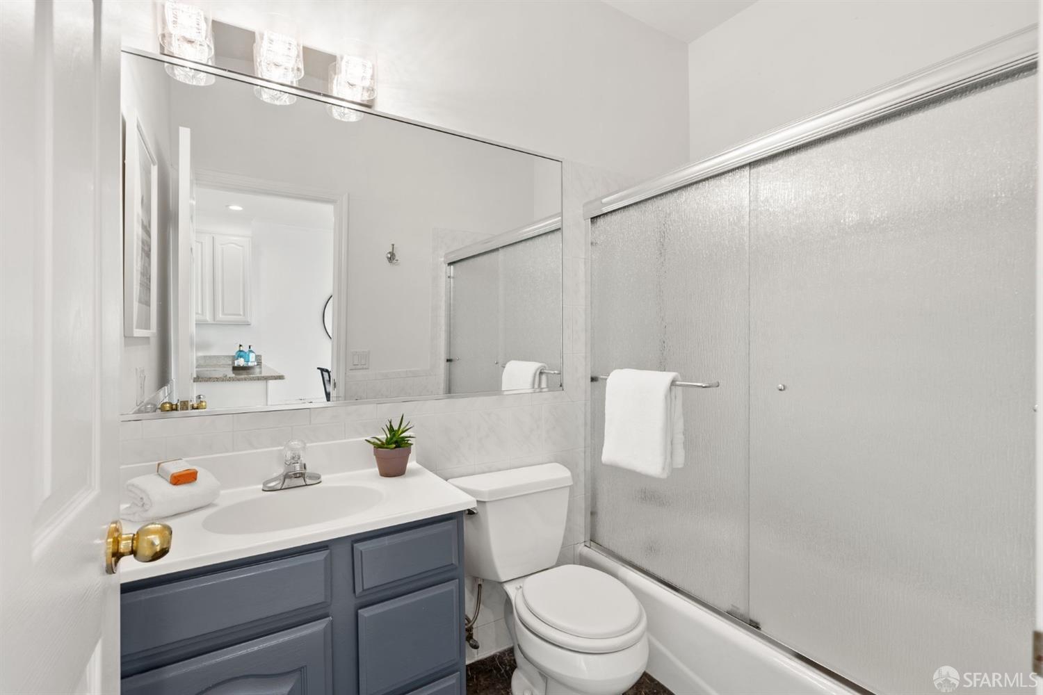 Photo #15: 423920360 Listing 