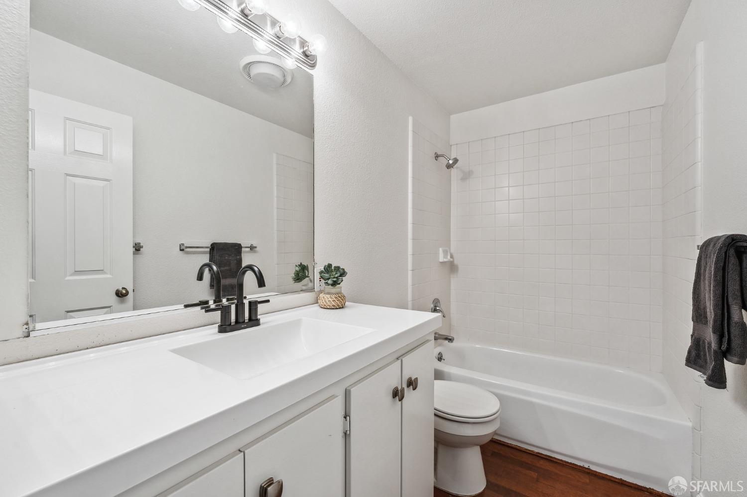 Photo #36: 423922265 Listing 