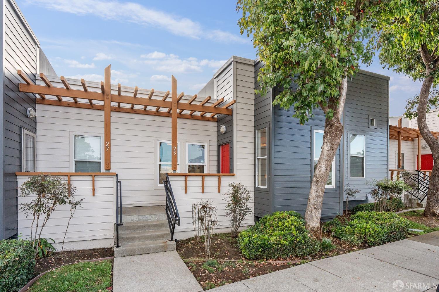 Photo #2: 423922265 Listing 