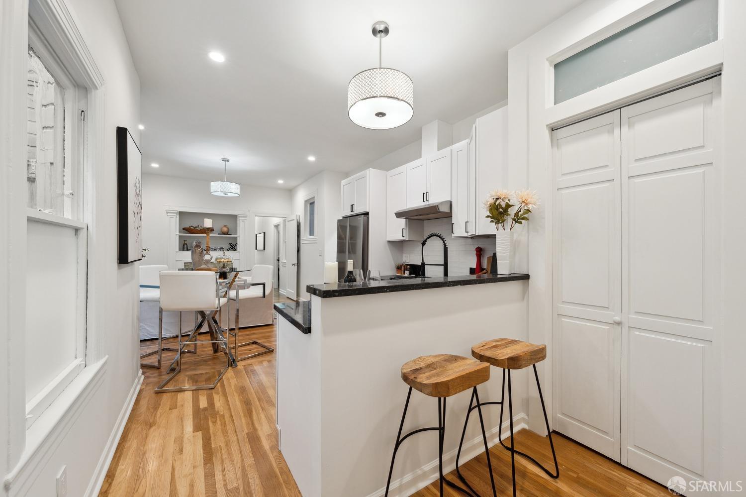 Photo #5: 423922484 Listing 