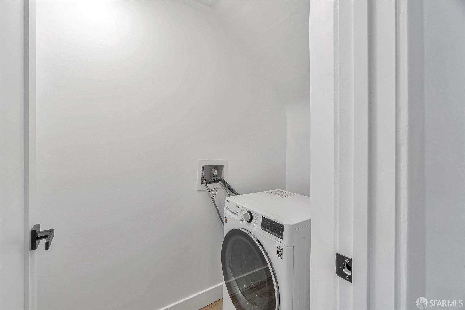 Photo #22: 423915766 Listing 
