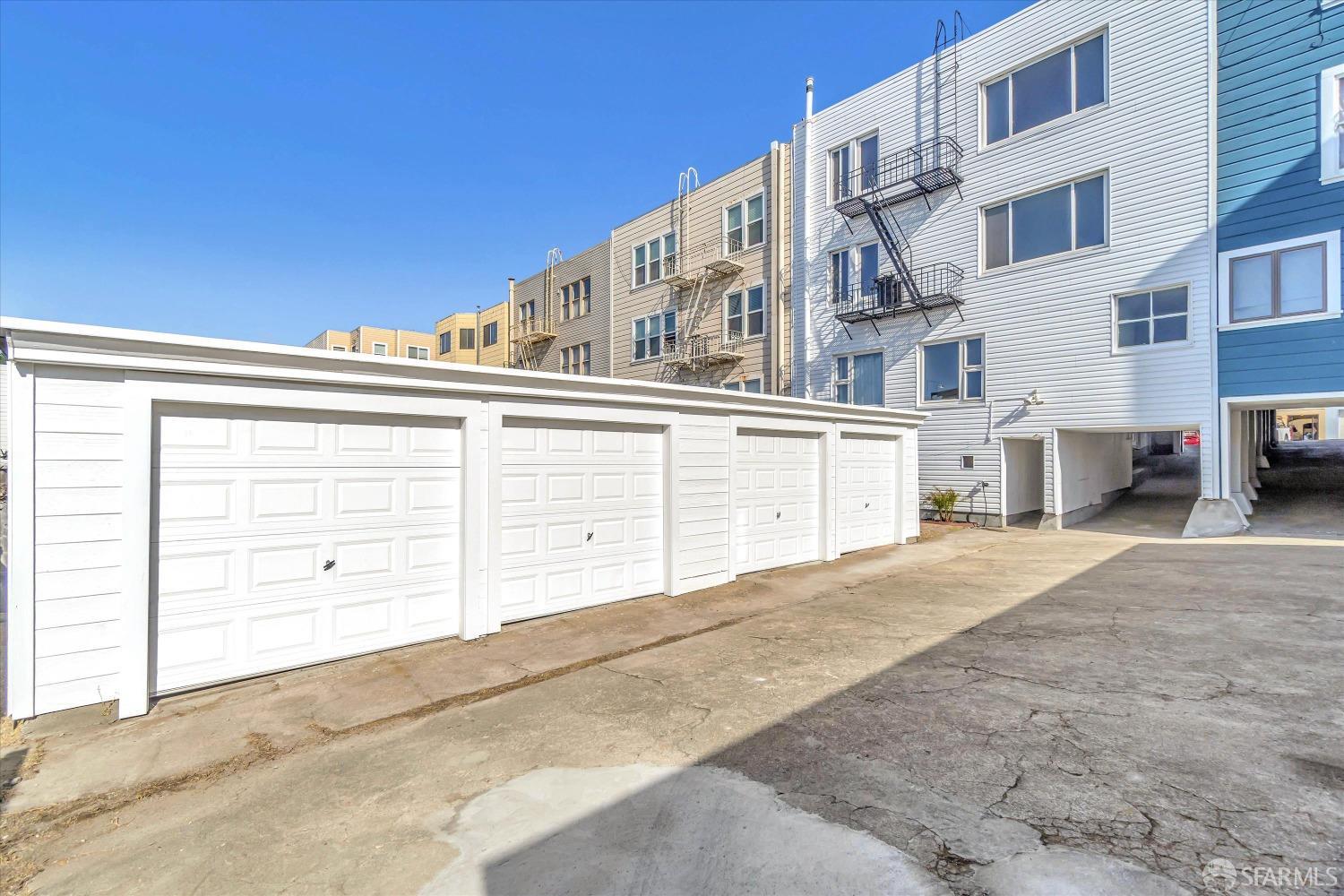 Photo #36: 423915766 Listing 