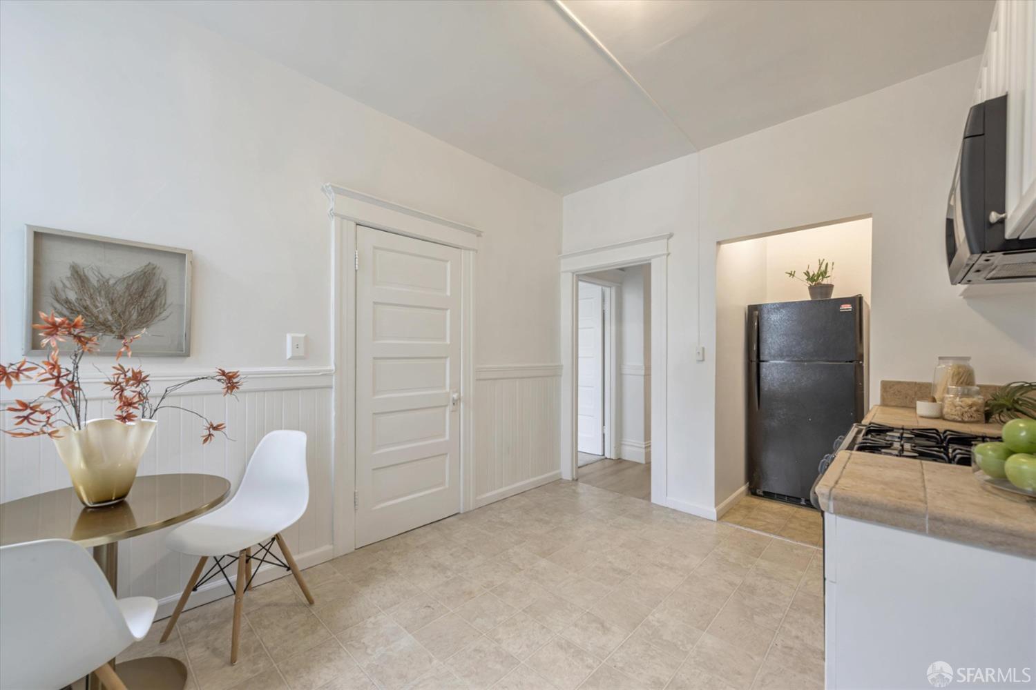 Photo #13: 423918469 Listing 