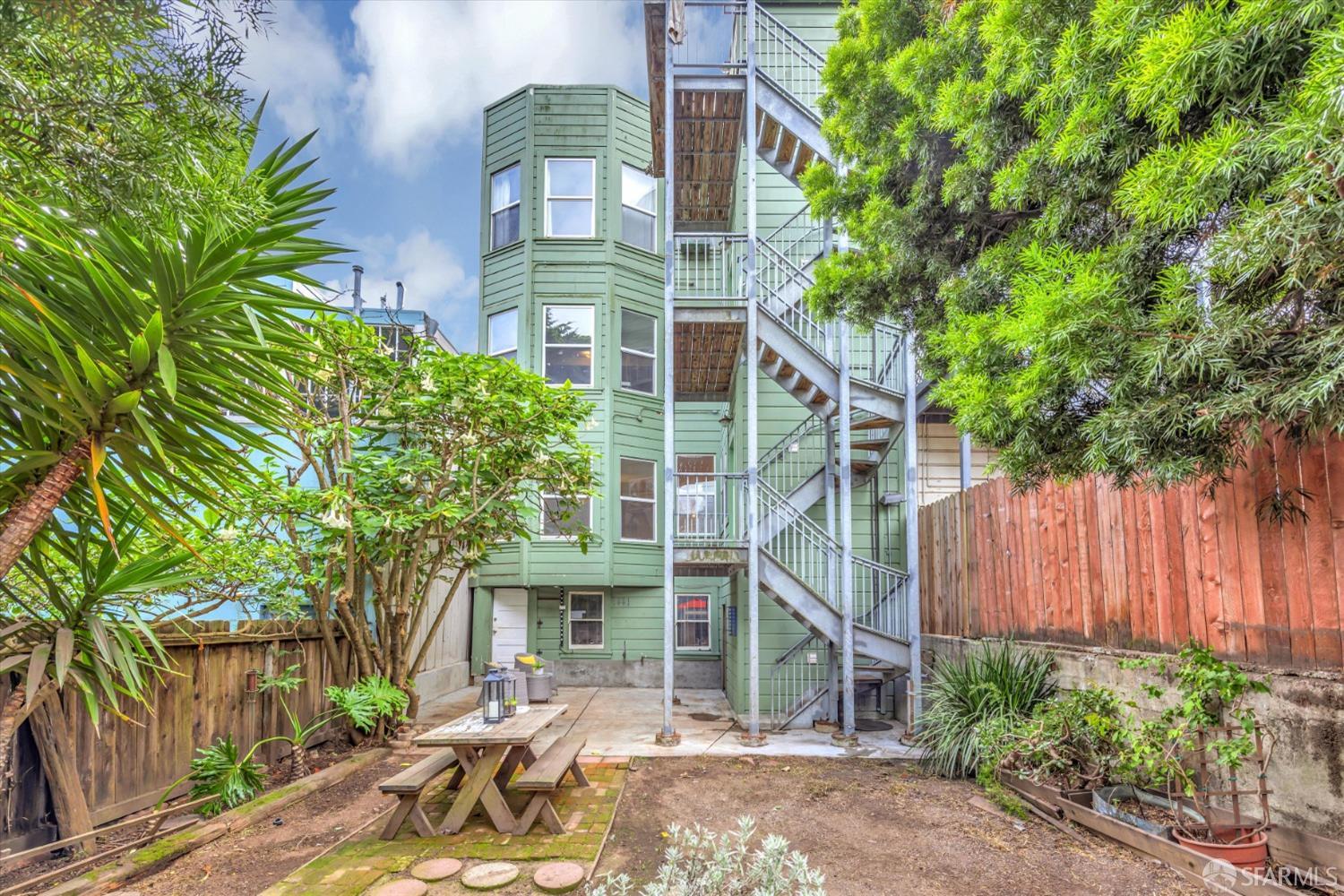 Photo #36: 423918469 Listing 
