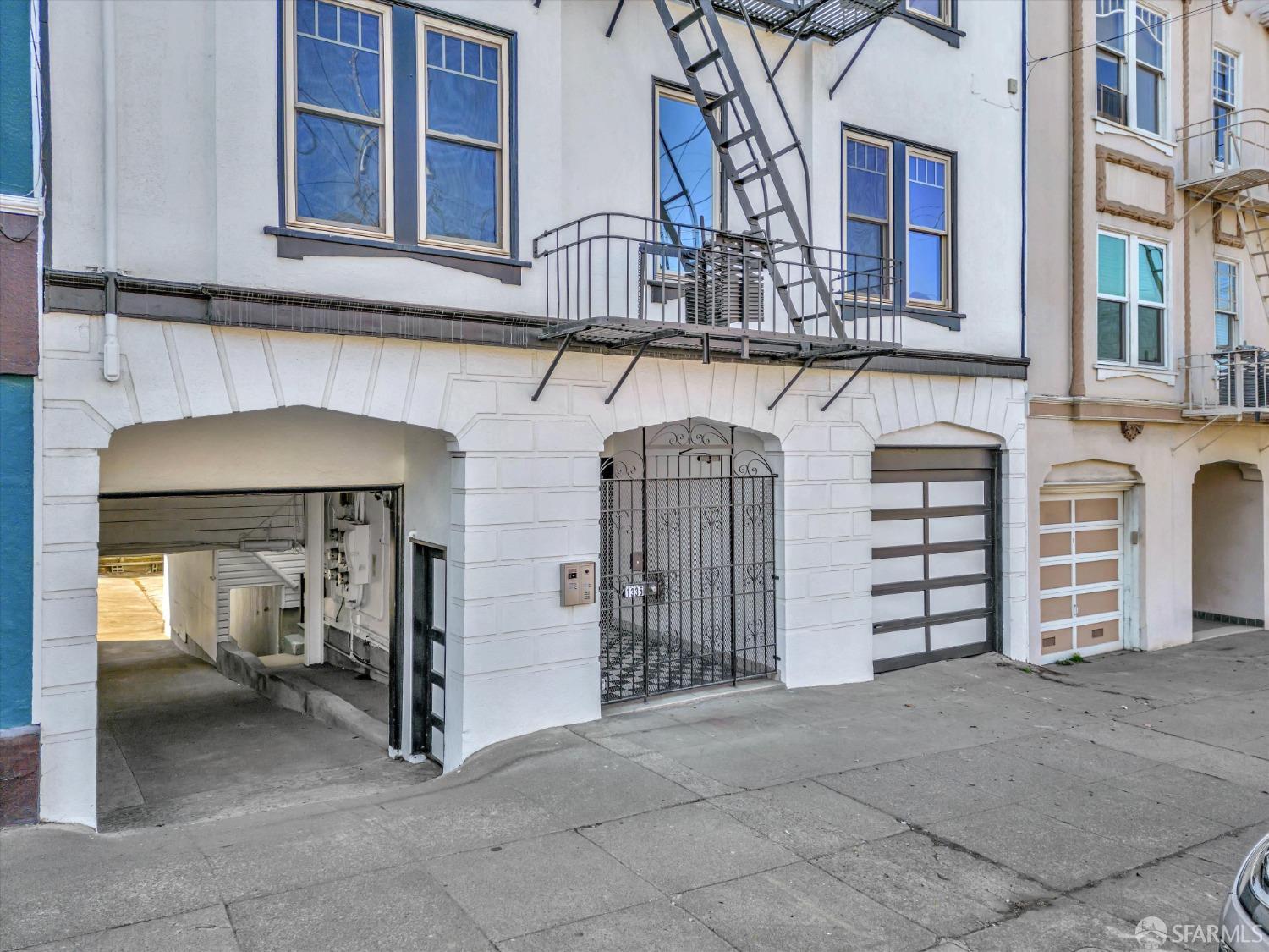 Photo #32: 423918470 Listing 