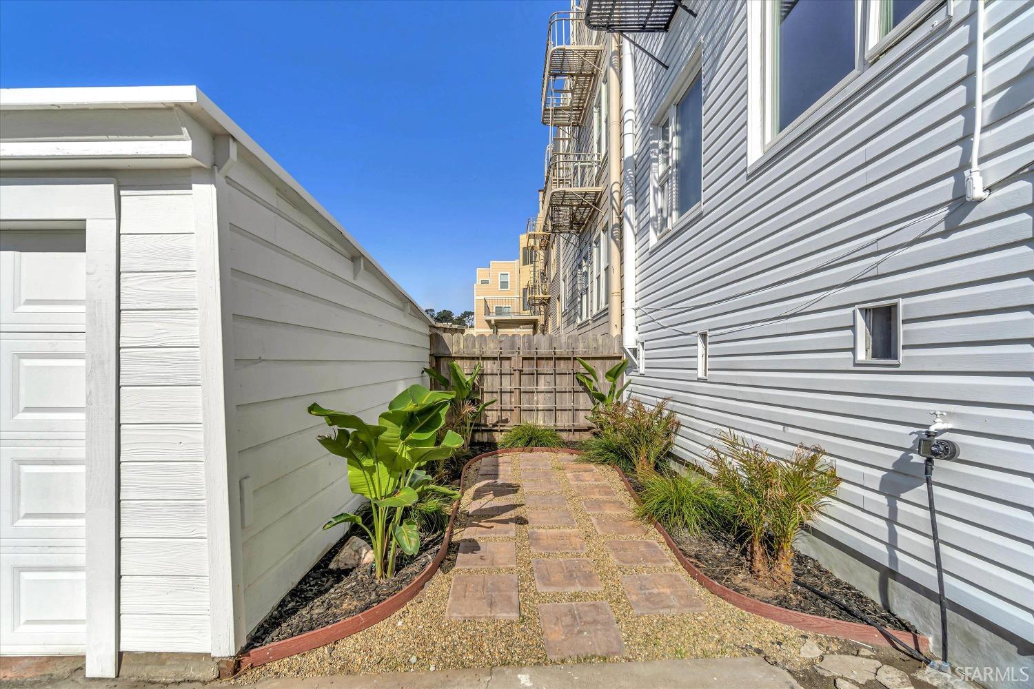 Photo #36: 423918470 Listing 