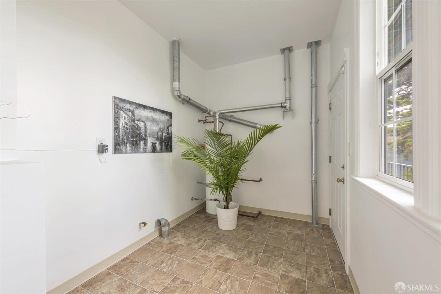 Photo #19: 423918469 Listing 