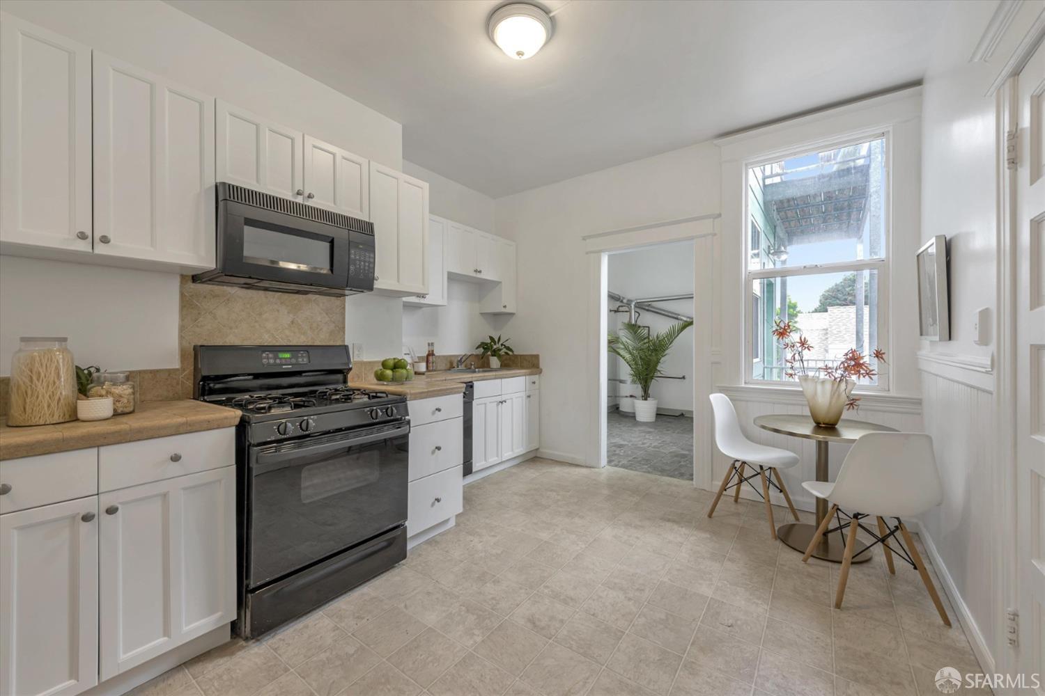 Photo #9: 423918469 Listing 