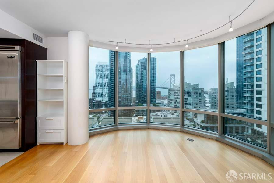 Detail Gallery Image 1 of 1 For 333 1st St #N1807,  San Francisco,  CA 94105 - 2 Beds | 2 Baths