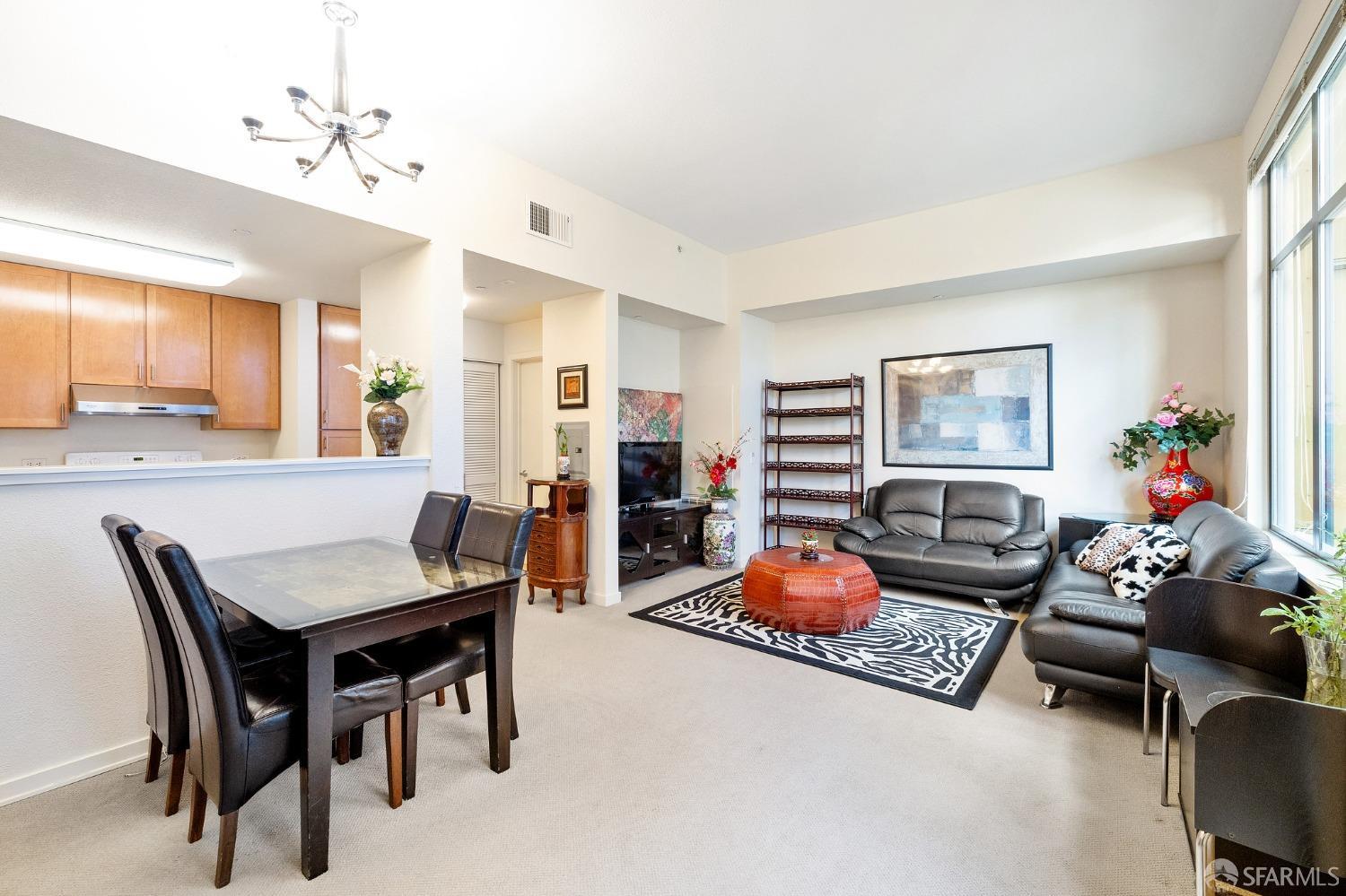 Detail Gallery Image 4 of 23 For 335 Berry St #104,  San Francisco,  CA 94158 - 2 Beds | 1/1 Baths