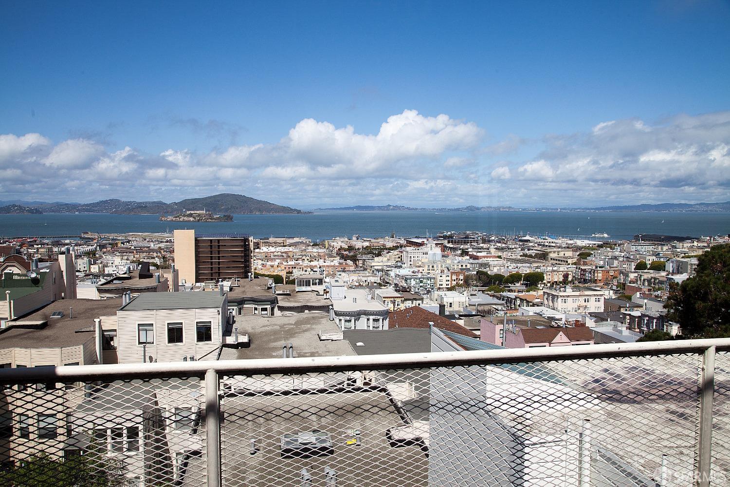 Detail Gallery Image 1 of 6 For 866 Green St #1,  San Francisco,  CA 94133 - 1 Beds | 1 Baths