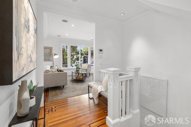 Detail Gallery Image 5 of 33 For 1321 Greenwich St, San Francisco,  CA 94109 - 2 Beds | 1 Baths