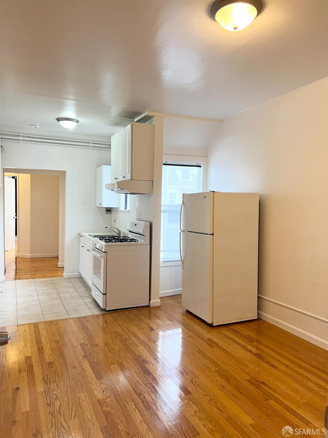 Detail Gallery Image 7 of 10 For 230 Lowell St #4,  San Francisco,  CA 94112 - 2 Beds | 1 Baths