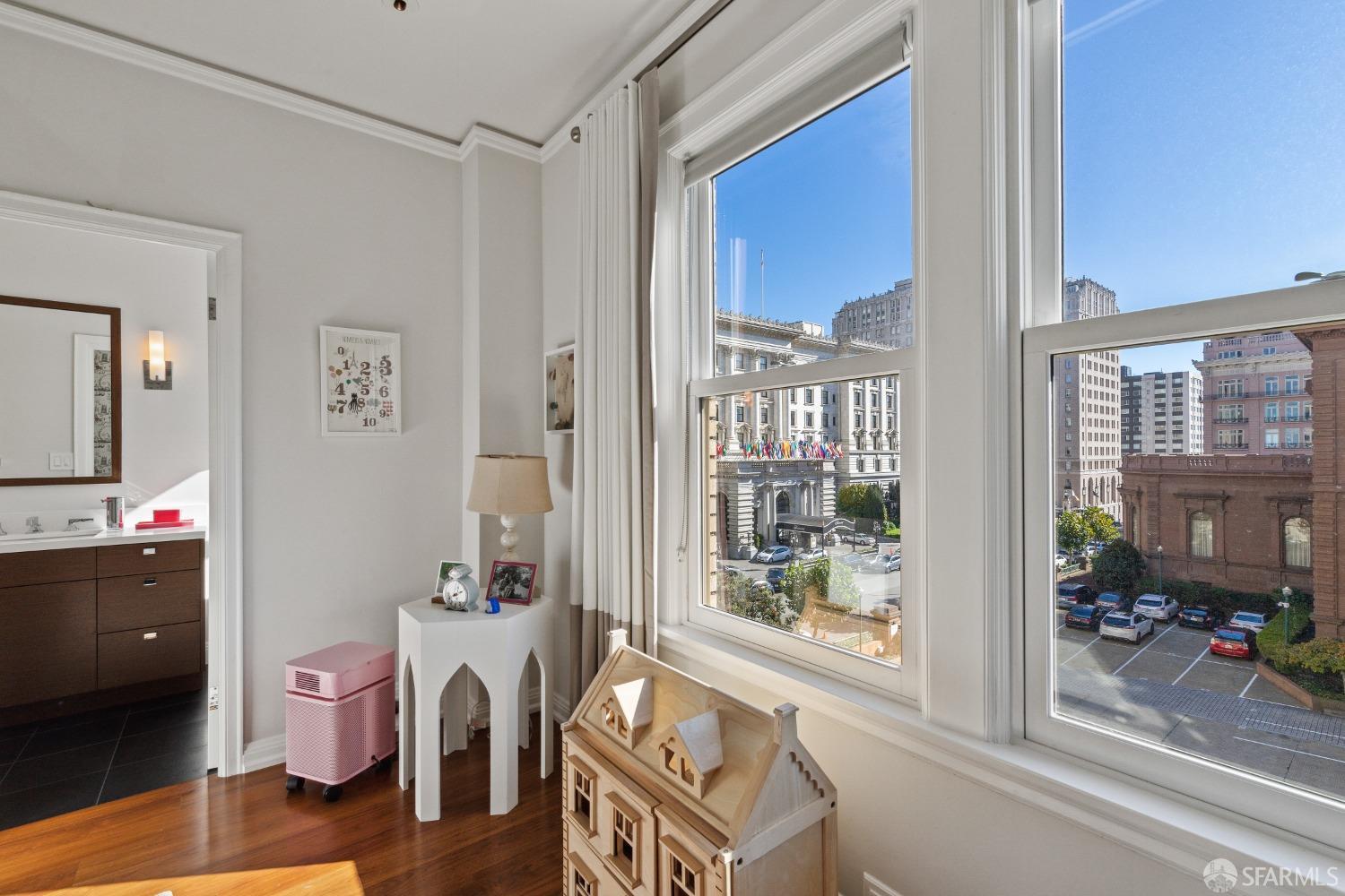 Detail Gallery Image 23 of 27 For 1100 Sacramento St #402,  San Francisco,  CA 94108 - 3 Beds | 3/1 Baths