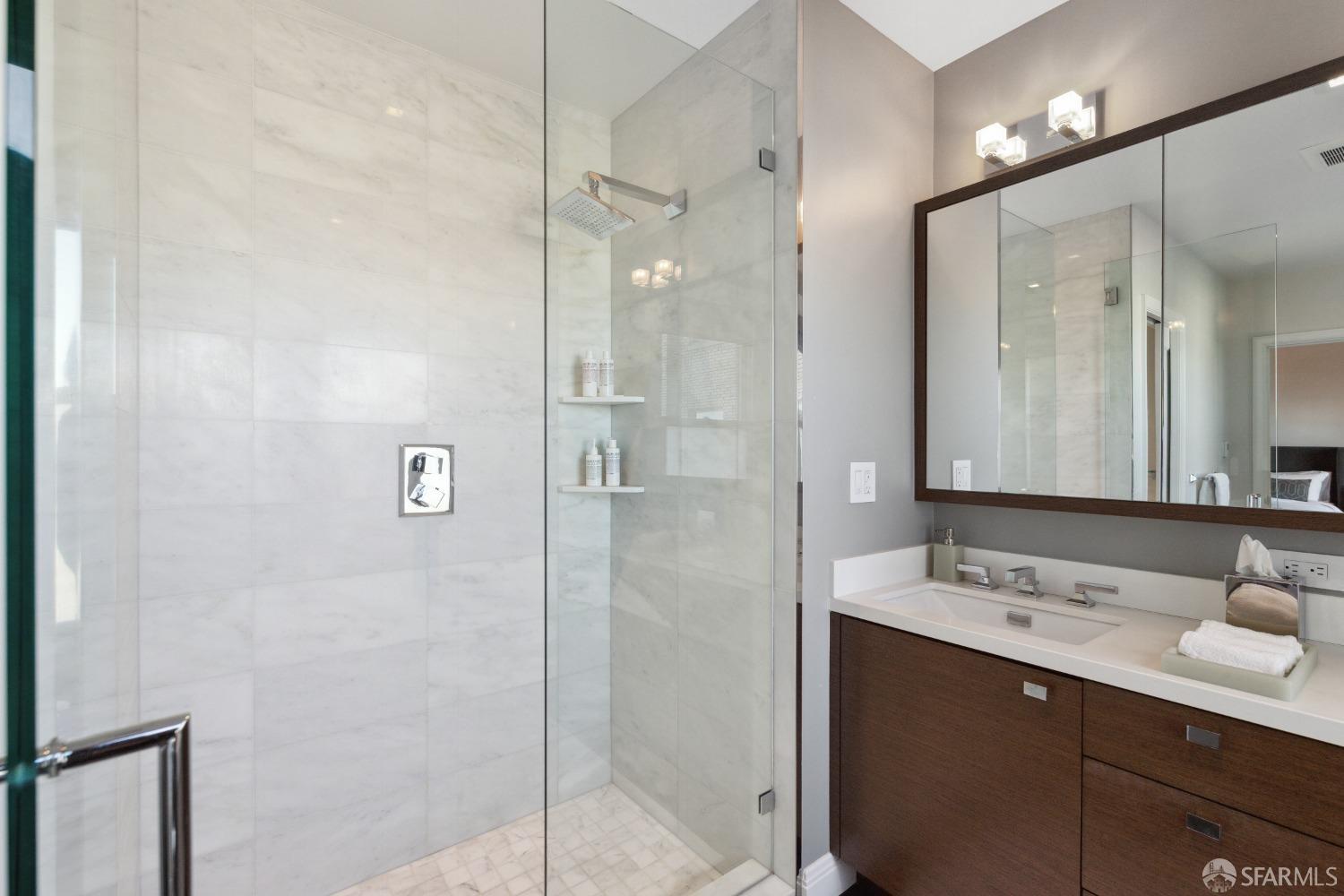 Detail Gallery Image 18 of 27 For 1100 Sacramento St #402,  San Francisco,  CA 94108 - 3 Beds | 3/1 Baths