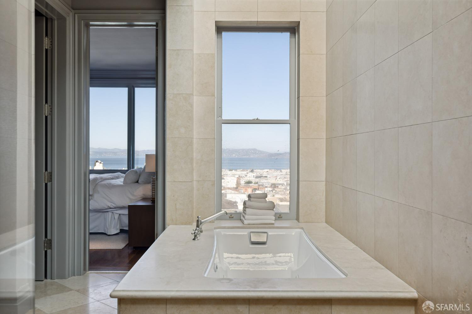 Detail Gallery Image 36 of 72 For 2480 Broadway St, San Francisco,  CA 94115 - 5 Beds | 3/2 Baths