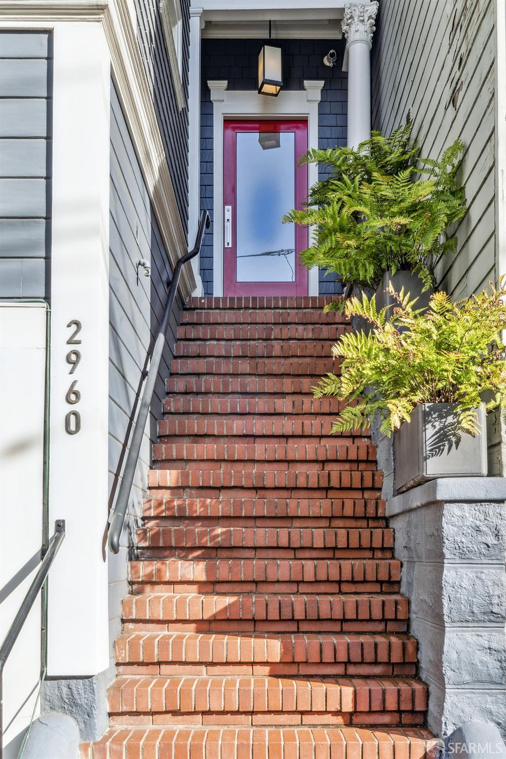 Detail Gallery Image 6 of 49 For 2960 Steiner St, San Francisco,  CA 94123 - 5 Beds | 4/1 Baths