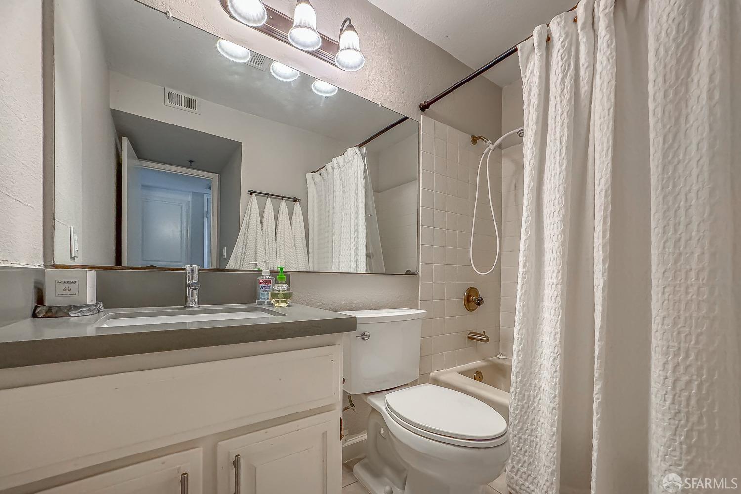 Detail Gallery Image 36 of 54 For 208 Palmetto Ave, Pacifica,  CA 94044 - 2 Beds | 2 Baths