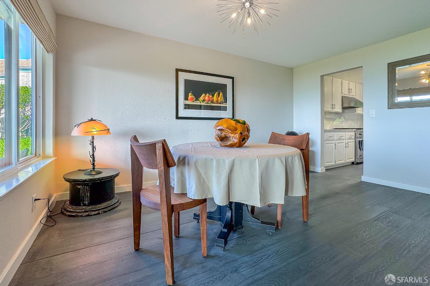 Detail Gallery Image 6 of 54 For 208 Palmetto Ave, Pacifica,  CA 94044 - 2 Beds | 2 Baths