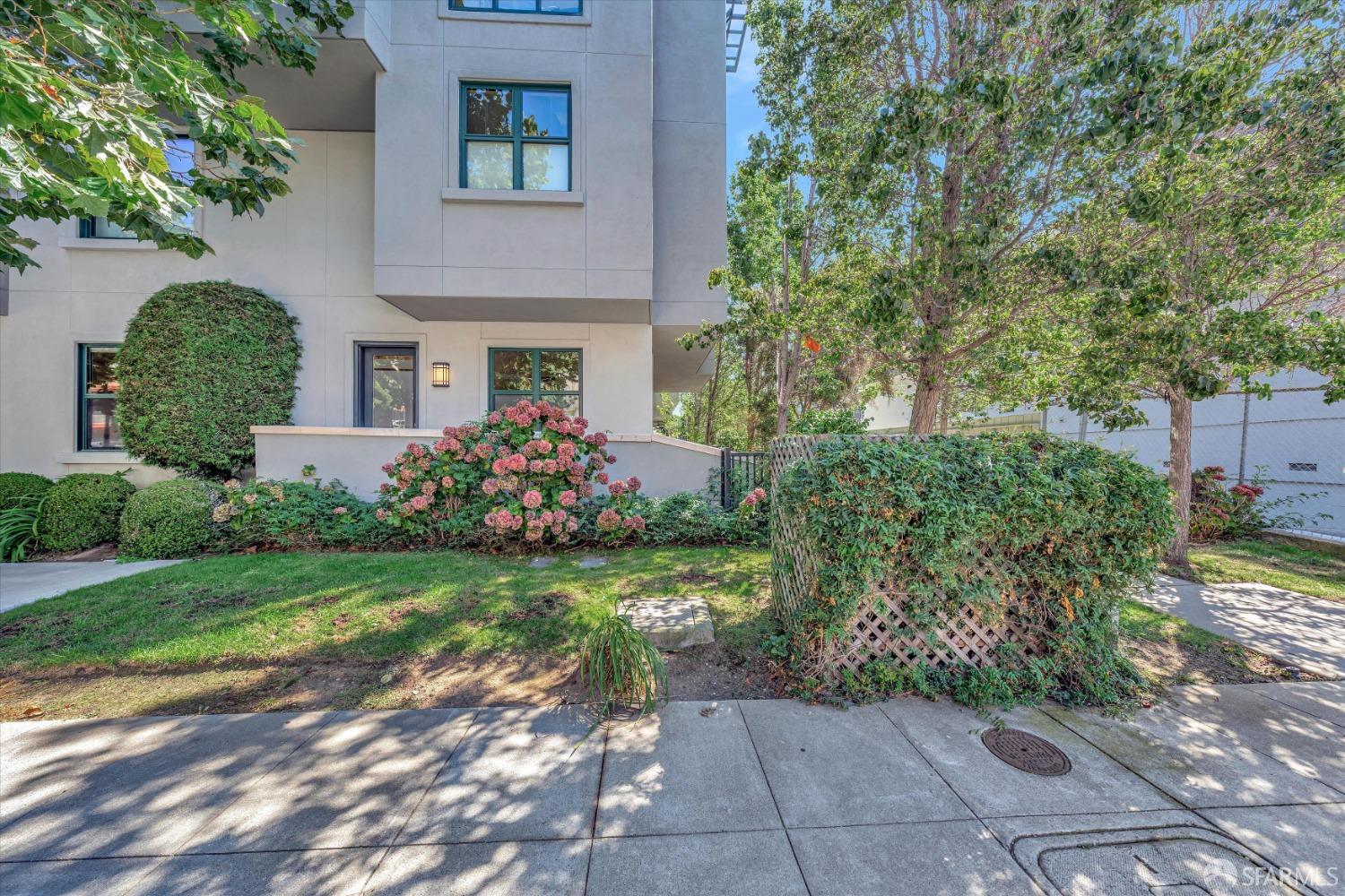 Detail Gallery Image 1 of 1 For 222 8th Ave #104,  San Mateo,  CA 94401 - 2 Beds | 2 Baths