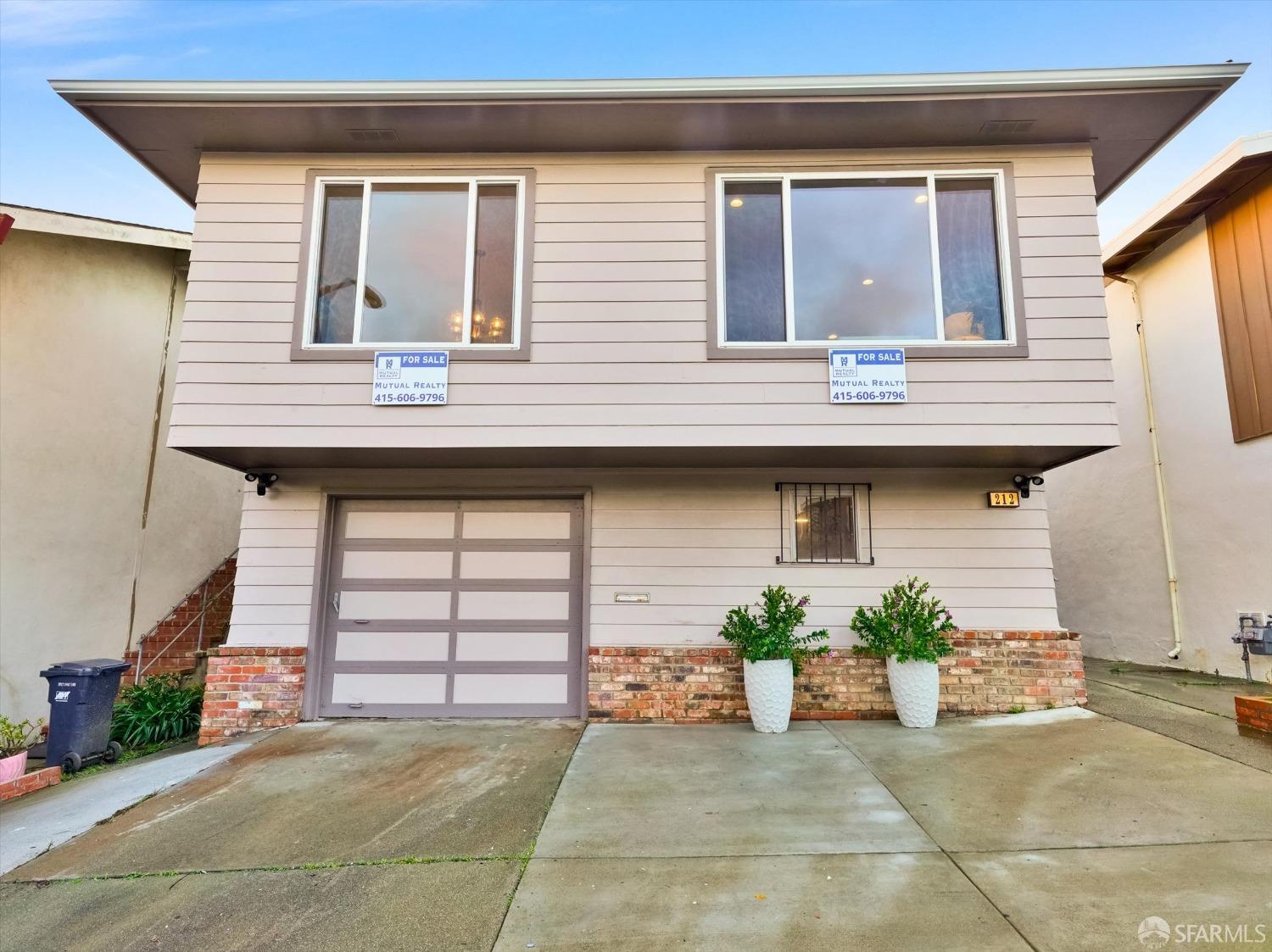Detail Gallery Image 1 of 1 For 212 Verano Dr, Daly City,  CA 94015 - 3 Beds | 2 Baths