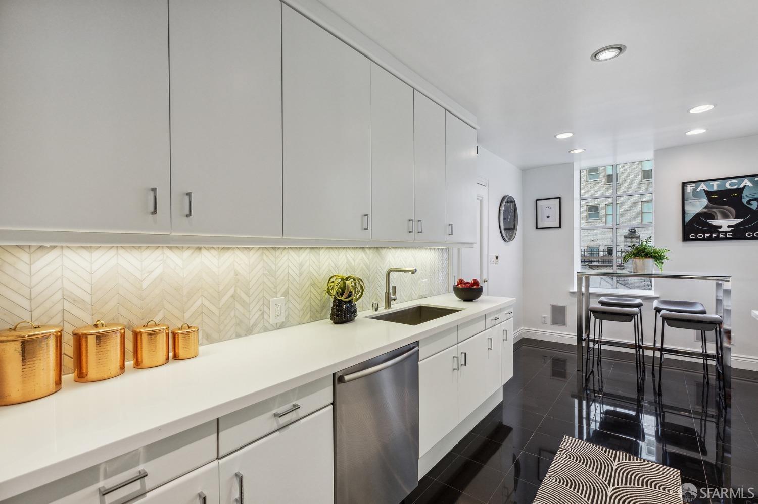 Detail Gallery Image 13 of 41 For 1150 Sacramento St #304,  San Francisco,  CA 94108 - 2 Beds | 2/1 Baths