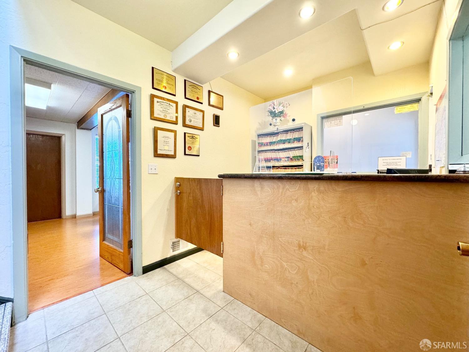 Detail Gallery Image 6 of 38 For 1063 Geneva Ave #2,  San Francisco,  CA 94112 - – Beds | – Baths