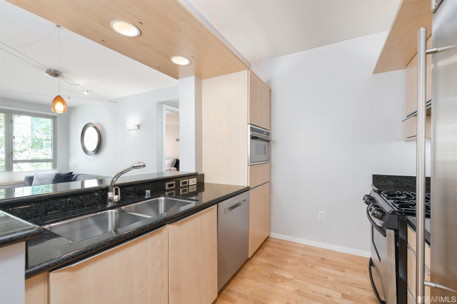 Detail Gallery Image 3 of 59 For 219 Brannan St 2b,  San Francisco,  CA 94107 - 2 Beds | 2 Baths