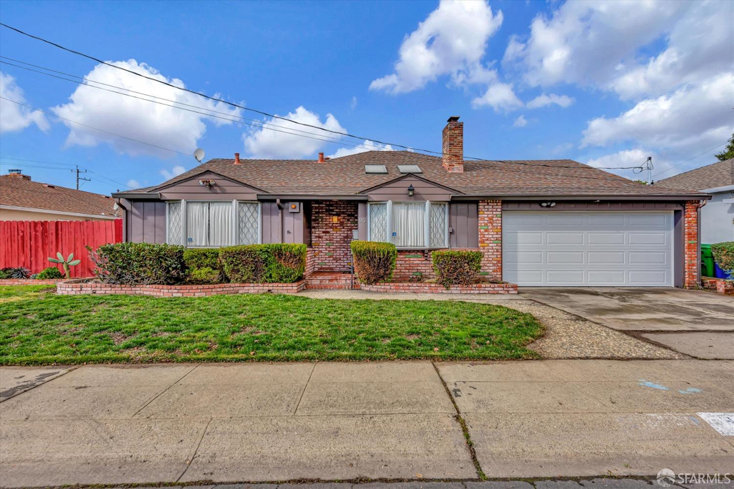 Detail Gallery Image 1 of 1 For 95 via Hermosa, San Lorenzo,  CA 94580 - 3 Beds | 2 Baths