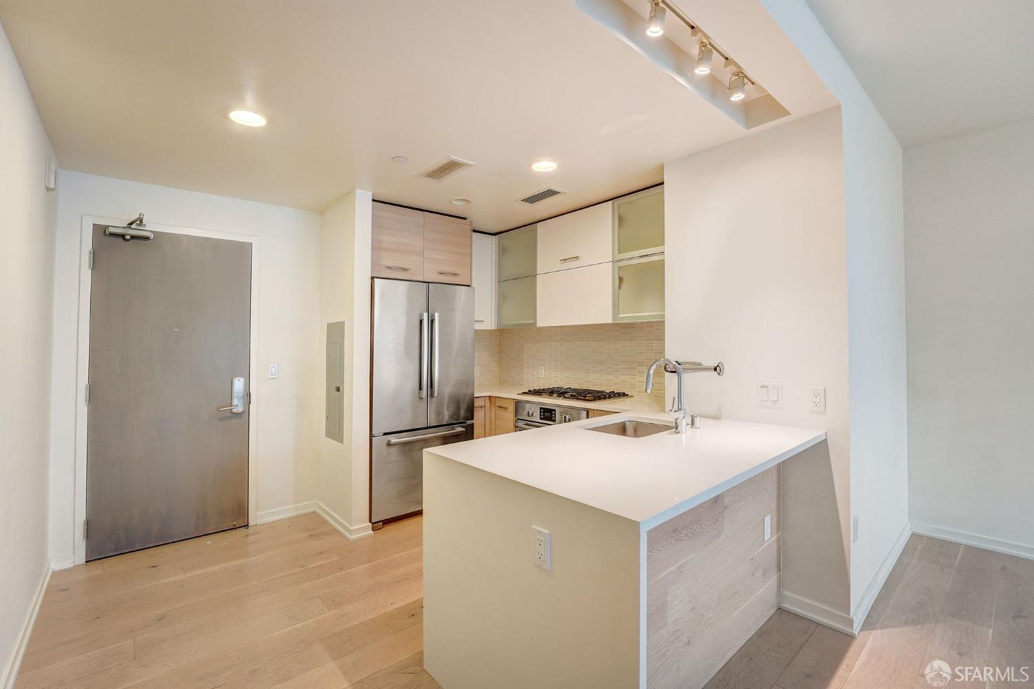 Detail Gallery Image 5 of 37 For 451 Donahue St #304,  San Francisco,  CA 94124 - 2 Beds | 2 Baths