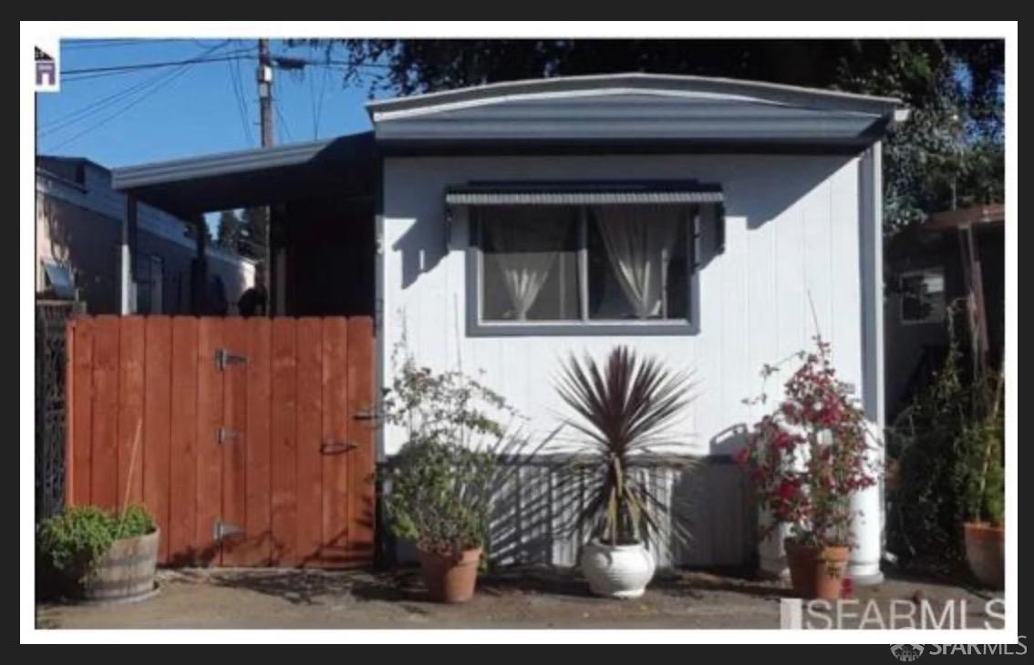 VERY tranquil home-no neighbors to the north, that is a rare one and a half wide with many updates to include paint, fencing. Custom size, inside laundry, newer water heater, NO AGE RESTRICTION park, and VERY, VERY, NICELY priced. Great way to stay in the Bay Area!!!