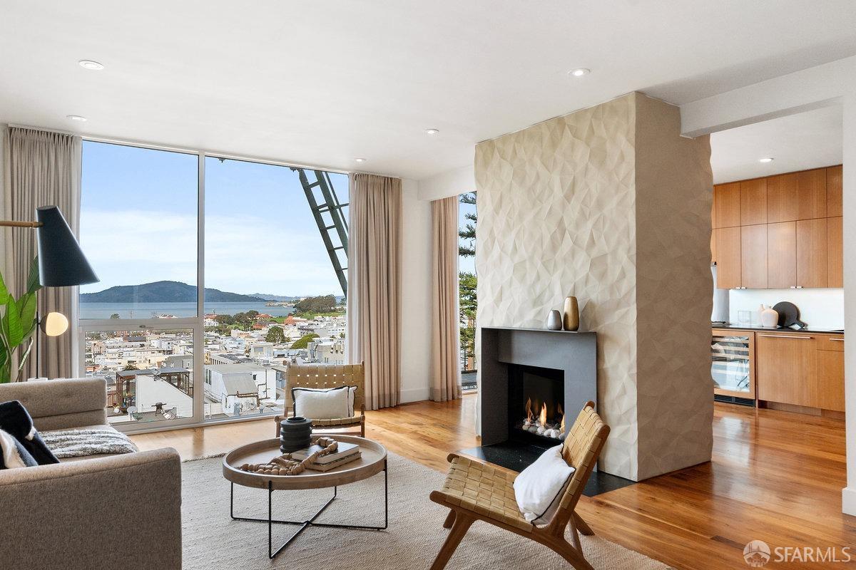 Detail Gallery Image 1 of 1 For 2150 Vallejo St #2,  San Francisco,  CA 94123 - 2 Beds | 2 Baths