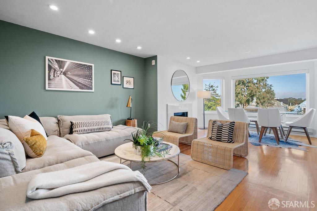 Detail Gallery Image 1 of 1 For 222 Parnassus Ave #E,  San Francisco,  CA 94117 - 2 Beds | 2 Baths