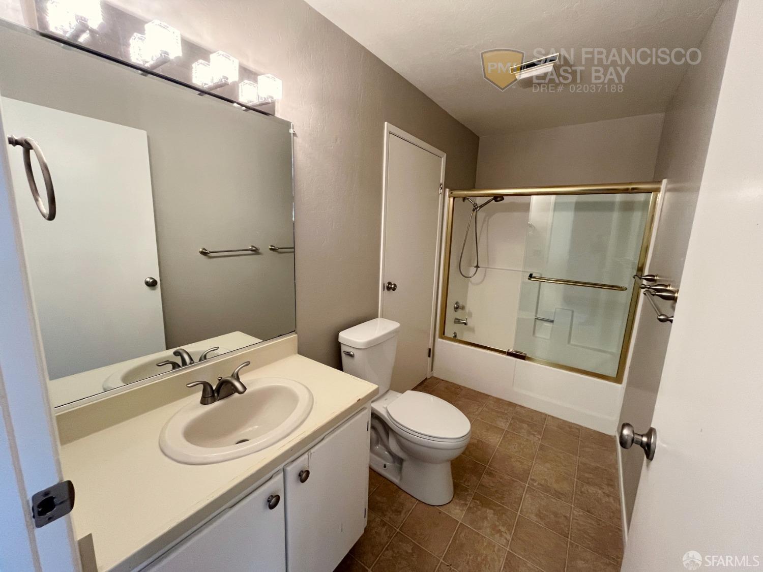 Detail Gallery Image 7 of 11 For 2450 Walters Way #16,  Concord,  CA 94520 - 2 Beds | 1/1 Baths