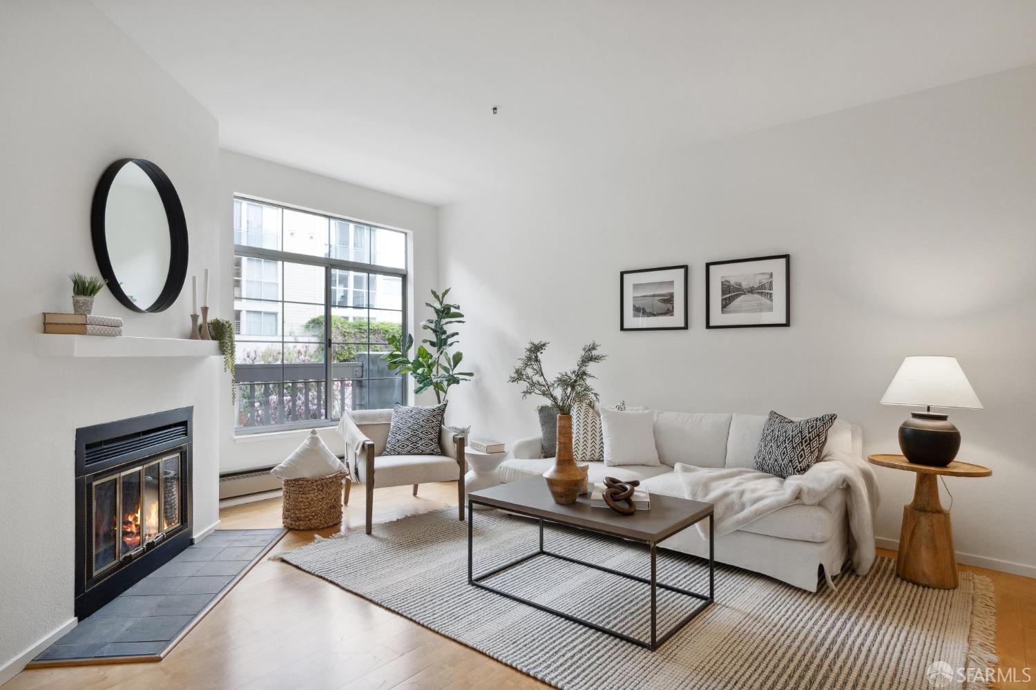 Detail Gallery Image 2 of 34 For 2040 Sutter St #203,  San Francisco,  CA 94115 - 2 Beds | 2 Baths