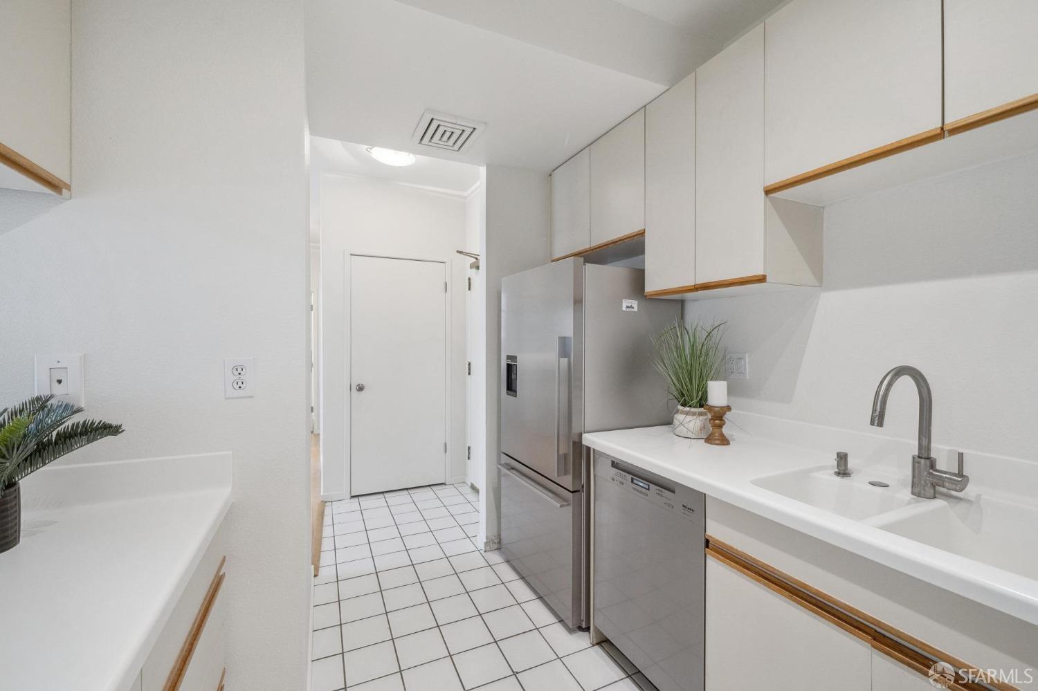 Detail Gallery Image 11 of 34 For 2040 Sutter St #203,  San Francisco,  CA 94115 - 2 Beds | 2 Baths