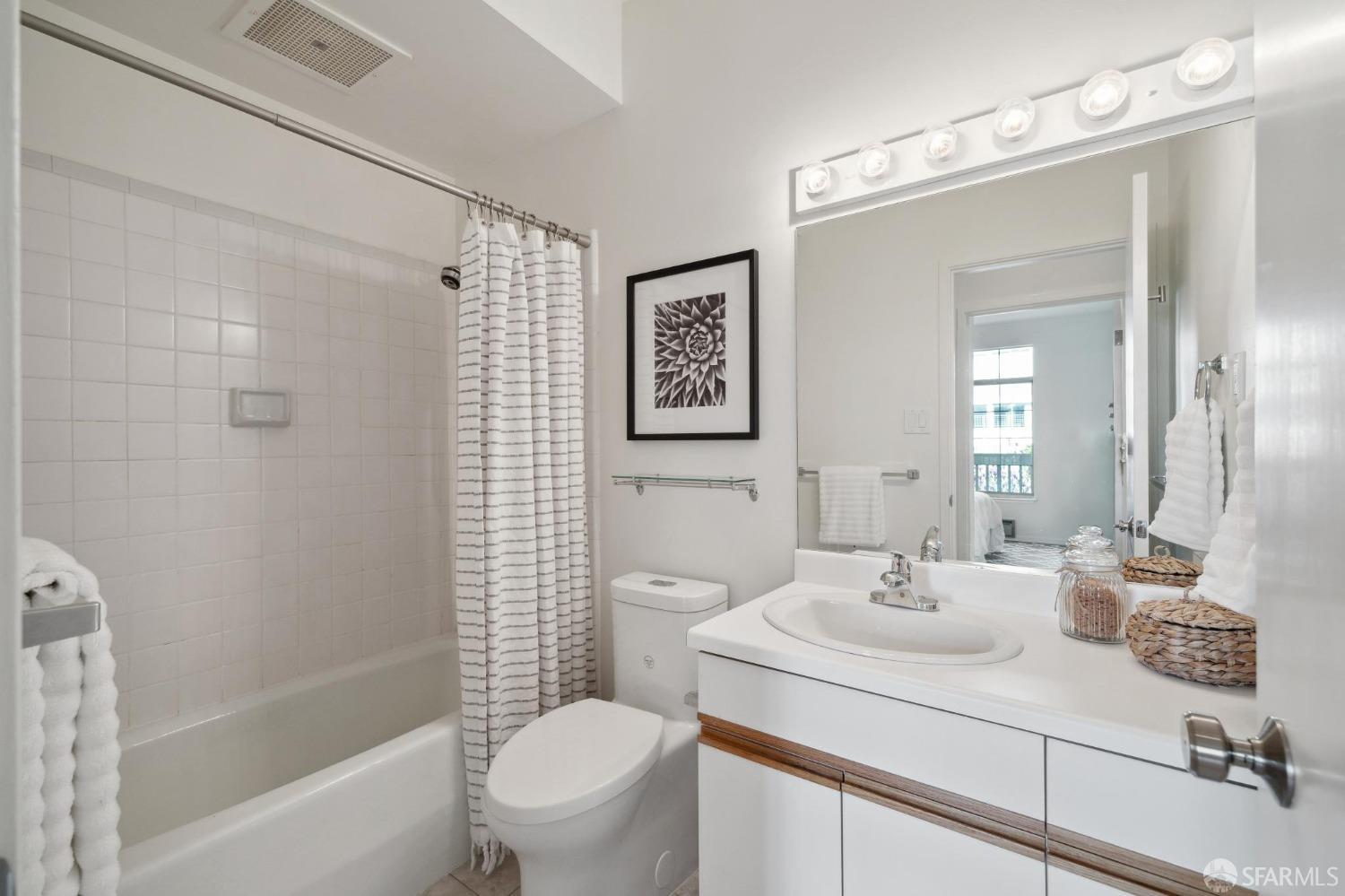Detail Gallery Image 15 of 34 For 2040 Sutter St #203,  San Francisco,  CA 94115 - 2 Beds | 2 Baths