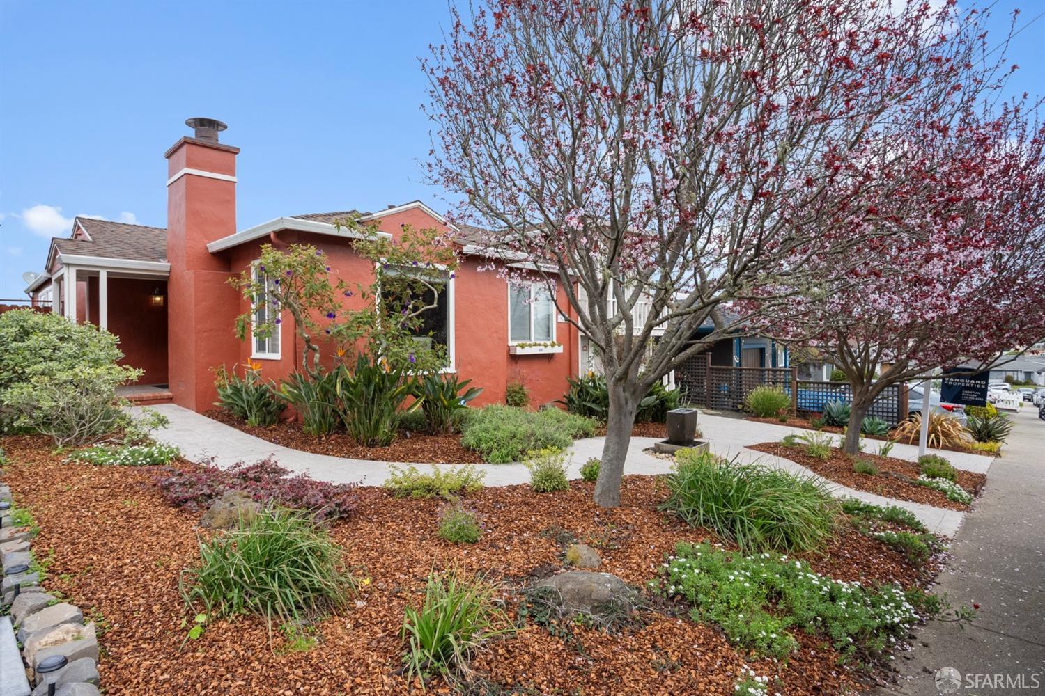 Detail Gallery Image 1 of 1 For 928 Foothill Dr, Daly City,  CA 94015 - 3 Beds | 2 Baths