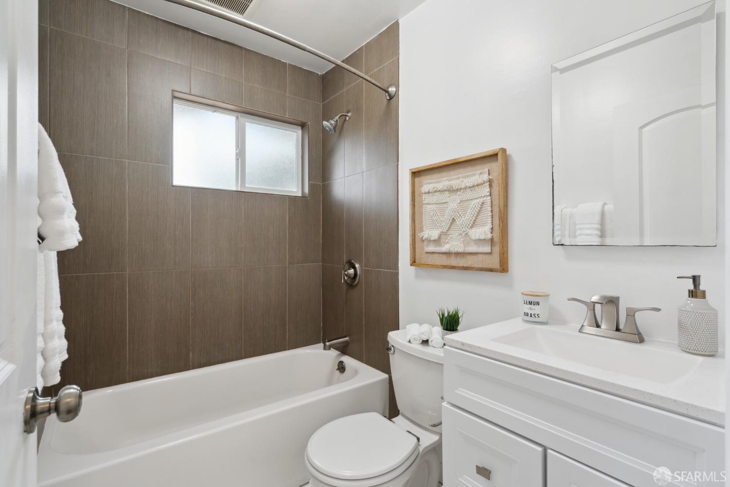 Detail Gallery Image 16 of 19 For 851 Dwight Crescent, Berkeley,  CA 94710 - 2 Beds | 1 Baths