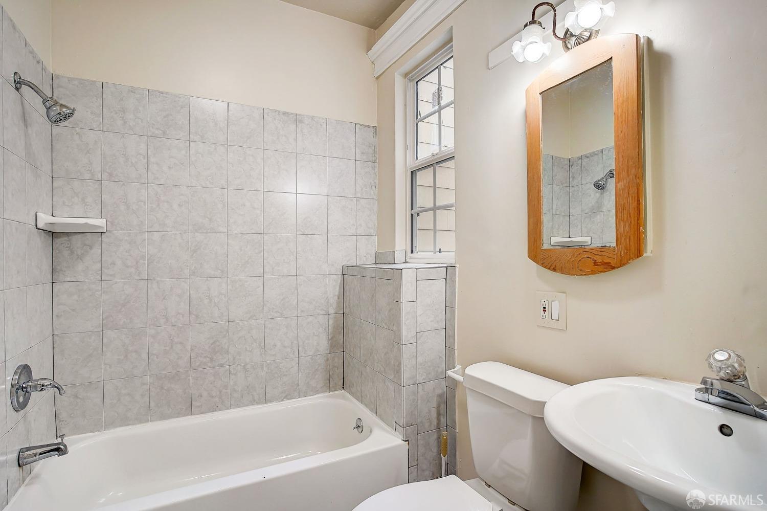 Detail Gallery Image 26 of 37 For 1342 11th Ave #B,  San Francisco,  CA 94122 - 4 Beds | 2 Baths