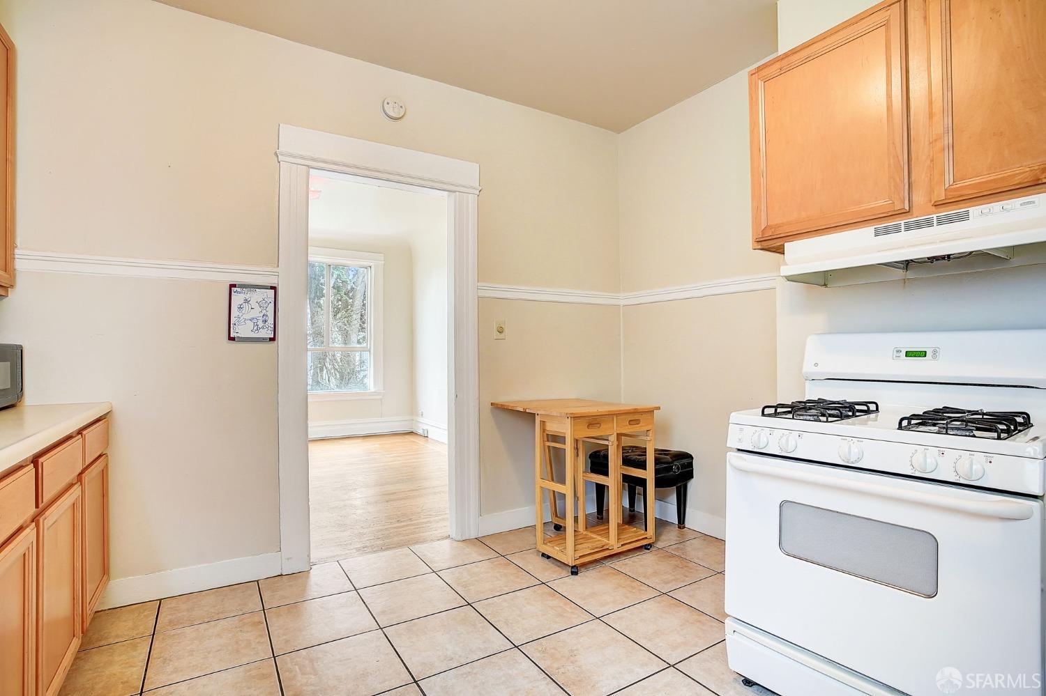 Detail Gallery Image 10 of 37 For 1342 11th Ave #B,  San Francisco,  CA 94122 - 4 Beds | 2 Baths