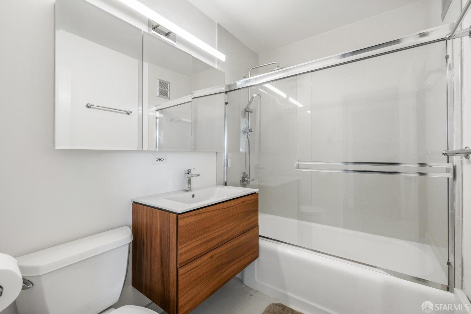 Detail Gallery Image 7 of 31 For 460 Filbert St #2,  San Francisco,  CA 94133 - 1 Beds | 1 Baths