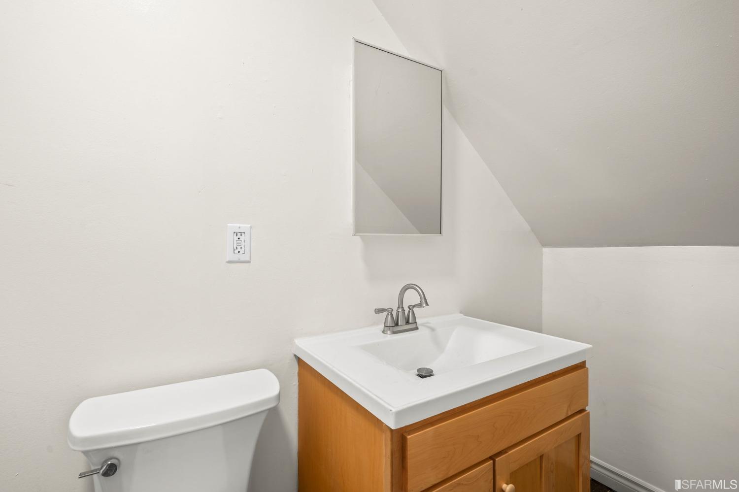 Detail Gallery Image 4 of 10 For 879 West Grand Ave, Oakland,  CA 94607 - – Beds | – Baths