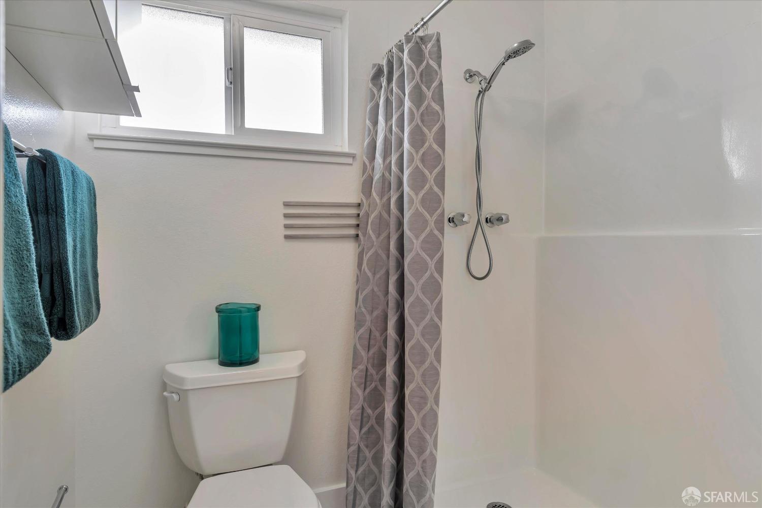 Detail Gallery Image 25 of 38 For 9 Vista View Ct, San Francisco,  CA 94124 - 2 Beds | 2 Baths