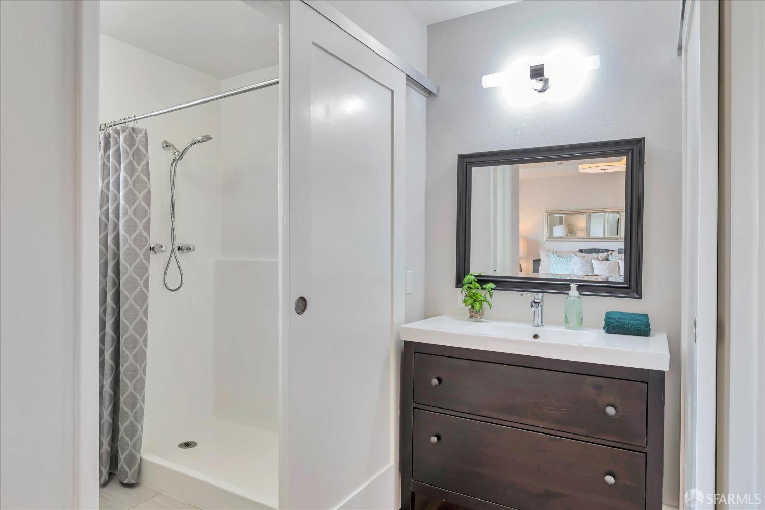 Detail Gallery Image 24 of 38 For 9 Vista View Ct, San Francisco,  CA 94124 - 2 Beds | 2 Baths